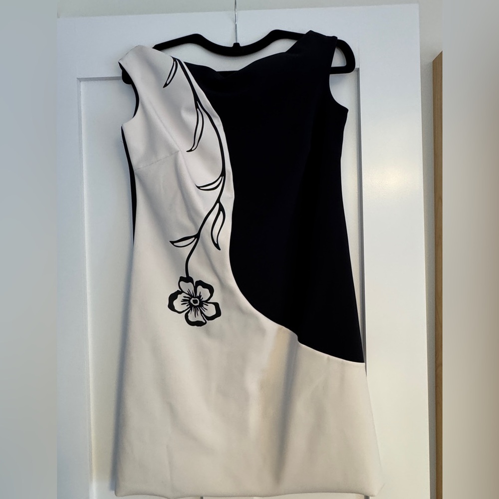 NWOT Chiara Boni Black and White mini Dress made in Italy